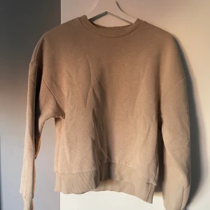 Tjock tröja  - Ganska bra skick, använd några få gånger 