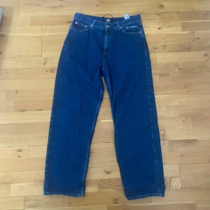 Sweet sktbs jeans - Storlek XS men passar S, baggy passform, nyskick och har använt 2 gånger. Original pris- 599kr men säljs för 200kr