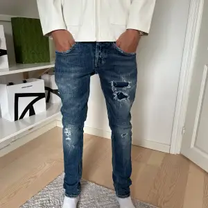 Tja säljer dessa dondup jeans i storlek W29. Modellen på bilden är 180 cm lång. Skick 8/10. Hör av er vid frågor mvh Viggo💯