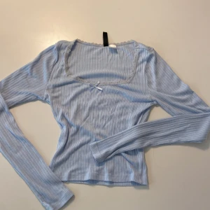 Jätte fin långarmad tröja från hm - Jätte fin tröja från hm, storlek  XS. Aldrig andväd och i super bra skick och jätte bra material💕