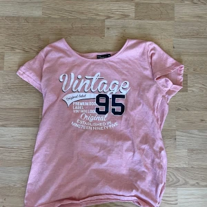 Tshirt - Rosa t-shirt från Ninas