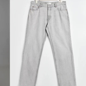 Pefect jeans - Vanliga gråa jeans (low waist)💞 inget fel på jeansen😊
