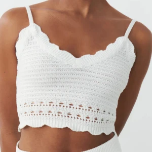 Vit stickad linne - För liten för mig. Ingen användning. Köptes för 129kr säls för 99kr