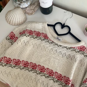 Tröja - Blommig och somrig tröja i storlek s💗