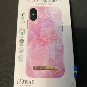 Ideal of sweden skal till iPhone X/Xs - Säljer nu detta skalet då jag har bytte telefon 2022 och hann använda detta max 2 gånger innan bytet så de är i väldigt fint skick därav priset!💕Skalet passar både iPhone X och Xs!💕