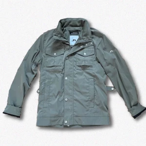 J.Lindeberg jacka - Tjena dags att sälja denna J.Lindeberg jacka i storlek S! Skick 9/10  |pris: 899kr| Hojta gärna till vid frågor!