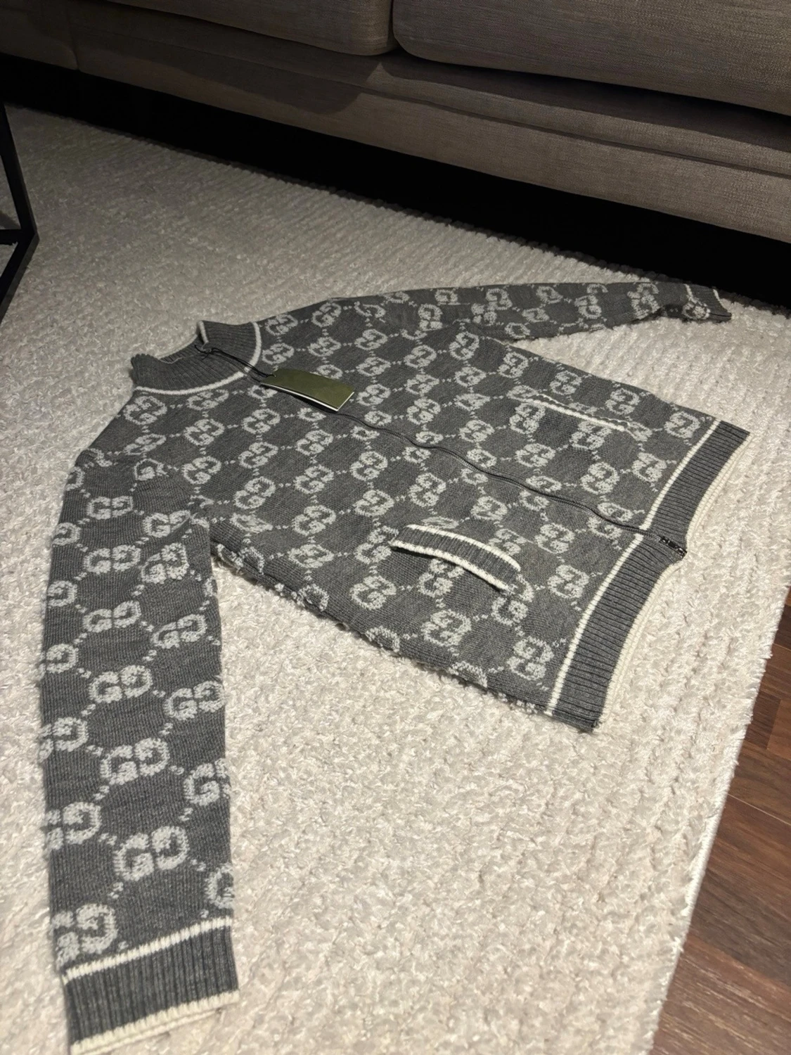 Grå stickad kofta från Gucci - 2