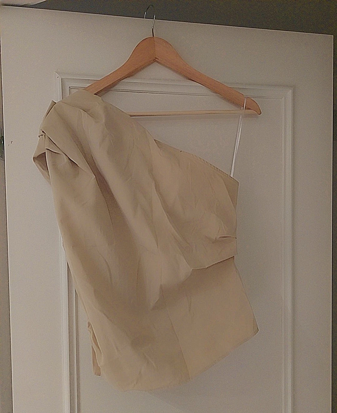 Beige oneshoulder topp från H&M