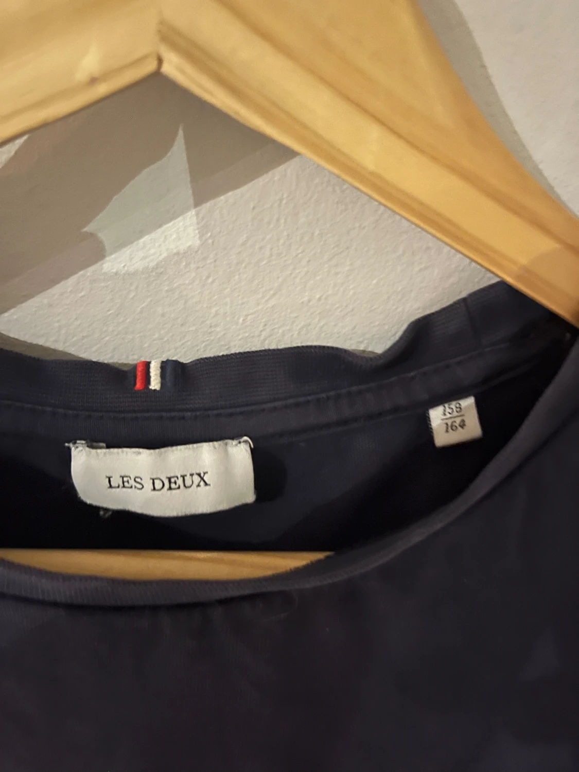 Grå och svart t-shirt Les Deux - 3