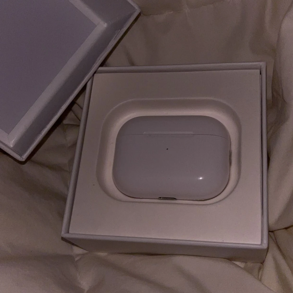 AirPods Pro (2nd generation) MagSafe USB-C - 1