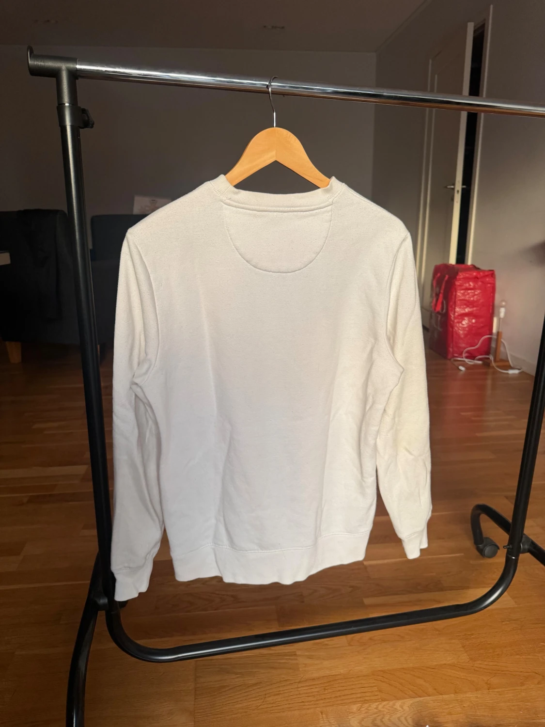 Vit sweatshirt från Calvin Klein. - 1