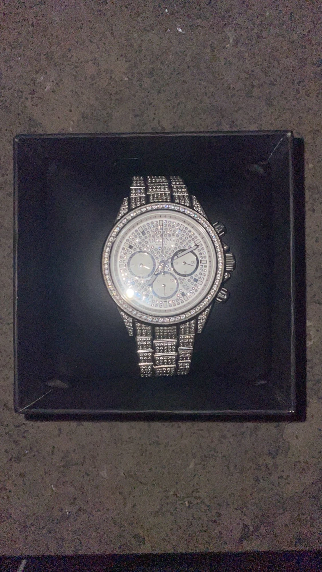 Dissing silverfärgad klocka med stenar - 5