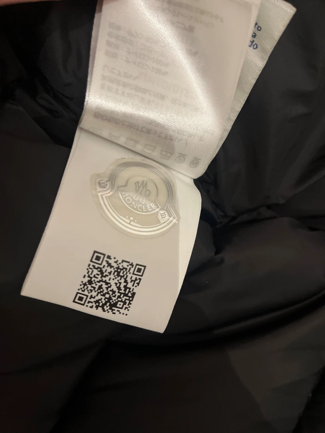 Svart Moncler dunjacka med huva - 5