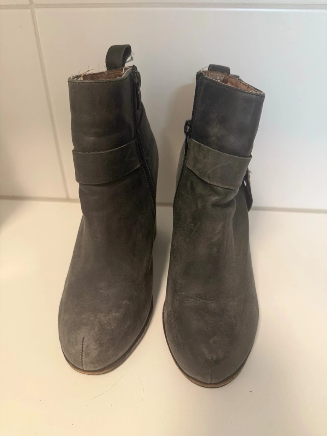 Svart/grå boots med klack  - 1