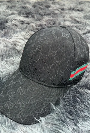 Guci keps (inte äkta) - Säljer Guci keps för att jag tycker inte om den längre 