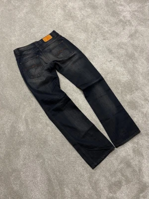 Nudie Jeans - Nudie Jeans | Modell: Slim Jim | Skick 9/10, mycket bra | Nypris ca 2500kr | Mitt pris 849kr | Midjebredd: 41 cm. Ytterbenslängd: 108 cm Benöppning: 21cm | Kom gärna pm vid frågor eller funderingar | Postas eller möts upp i Gävle!