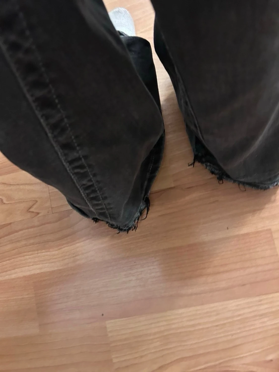 Grå bootcut jeans från True Religion - 3