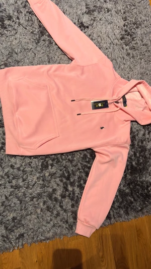 Ralphlauren hoodie  - Säljer den för att den va för liten har aldrig använt den 