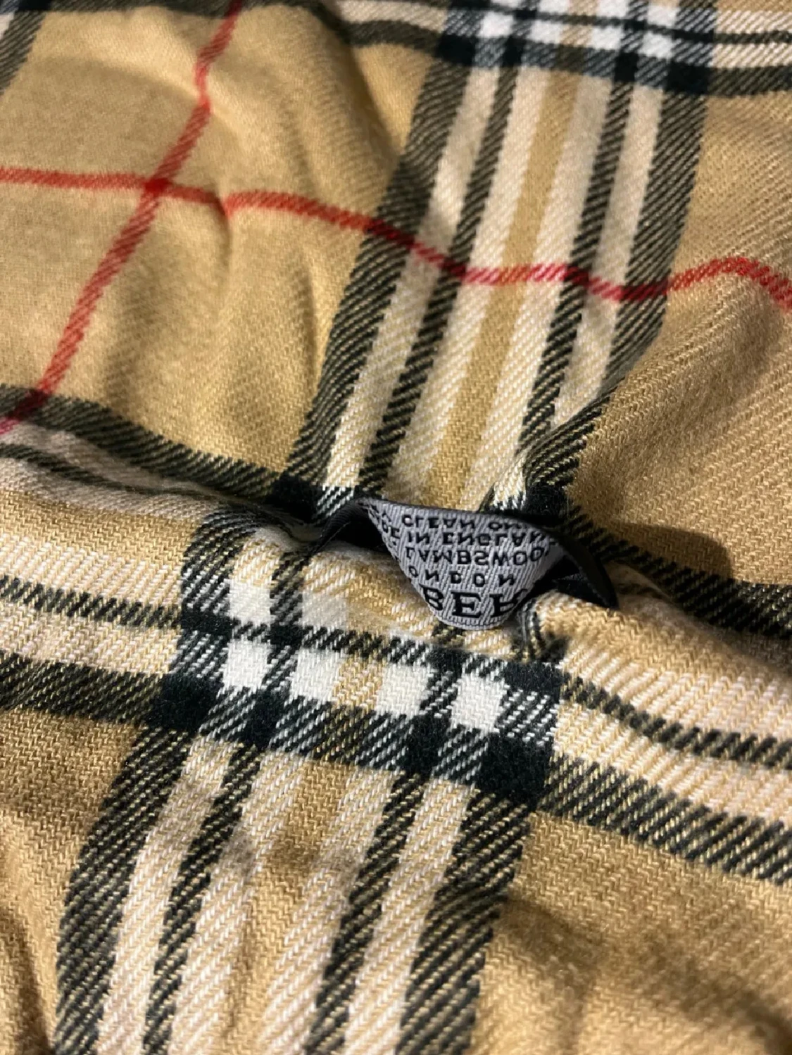 Beige Burberry scarf - 2