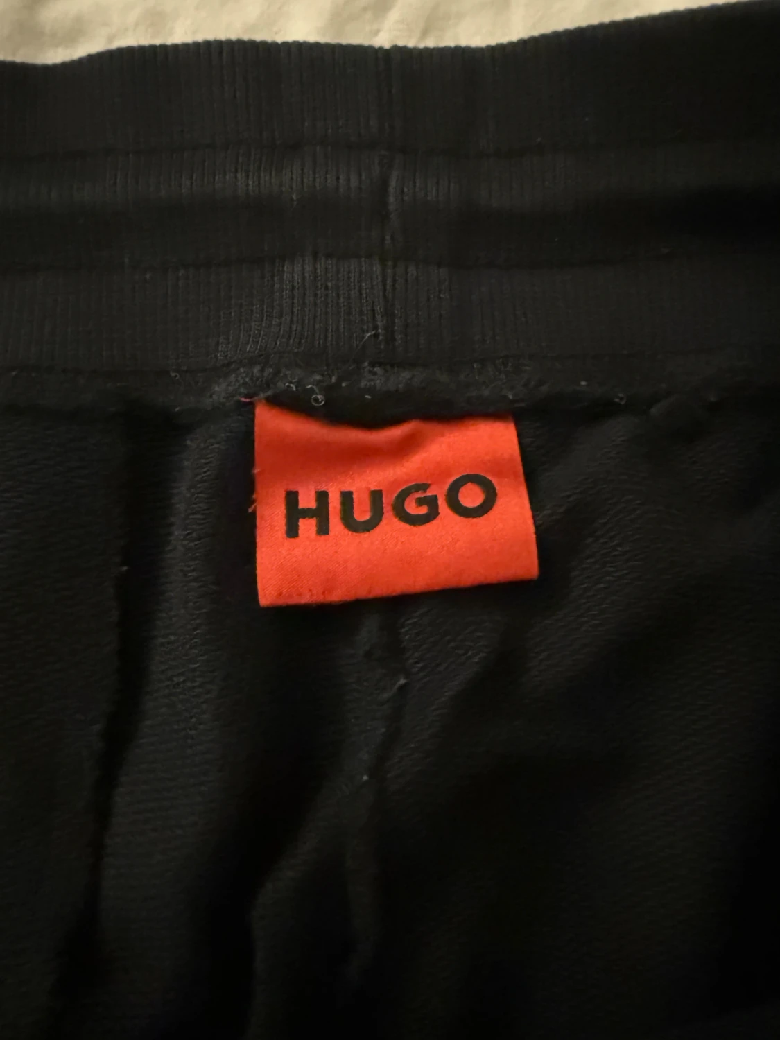 Hugo Boss svarta byxor - 2