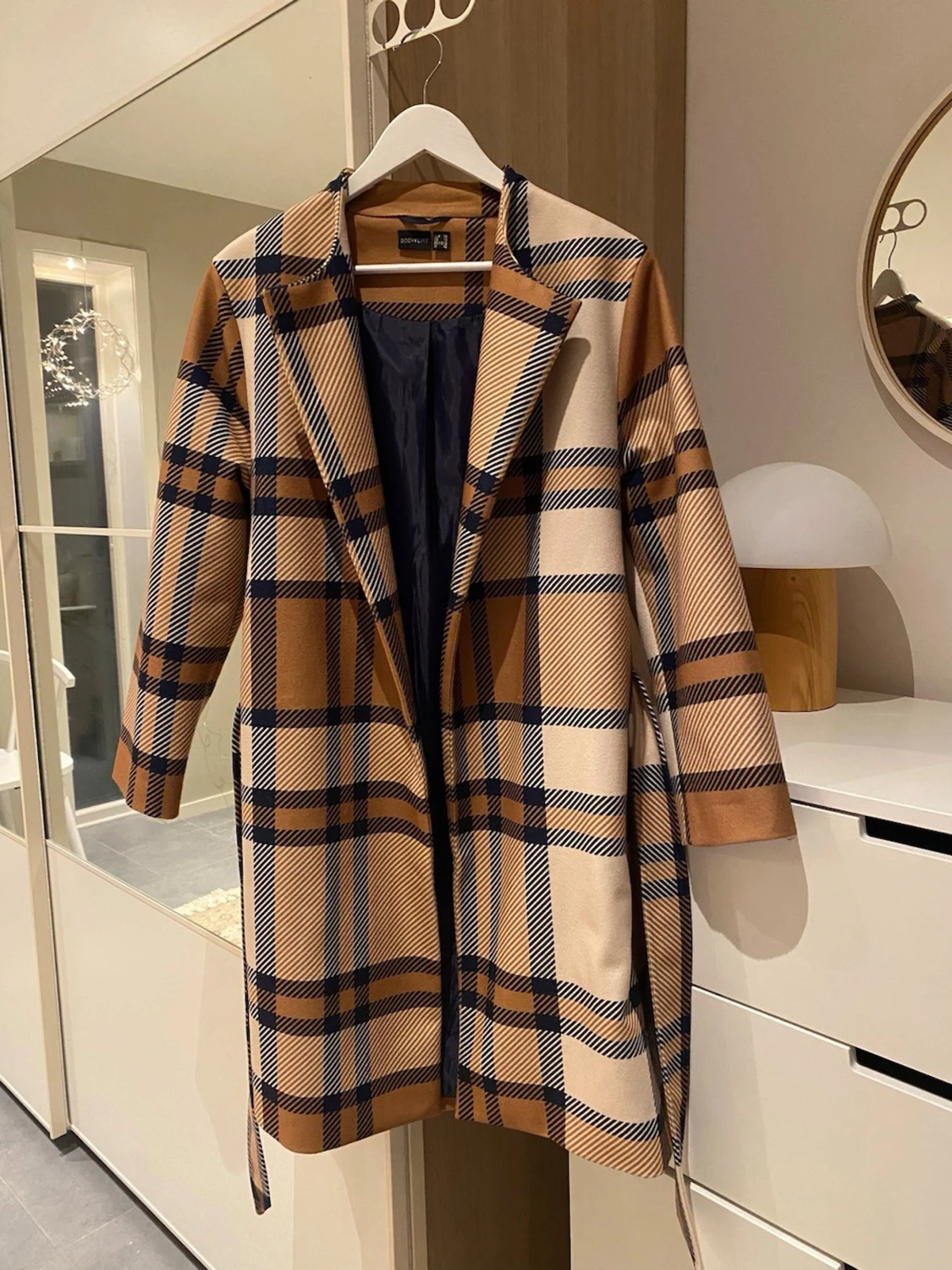 Rutig kappa med bälte  - 3