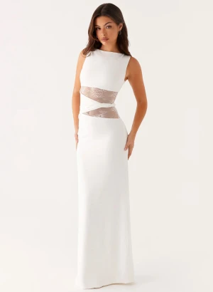 Vit långklänning med Spets - Köpte denna vackra klänning inför ett dop men valde sedan en annan för dagen. Klänningen är oanvänd, endast prövad. Tyget är väldigt tunt så enligt mig är hudfärgade sömlösa underkläder att rekommendera. Den har sen jag köpte den hängt i min garderob och jag hoppas på ett nytt hem för skönheten ✨ Storlek S. Nypris: 440 kr. Mitt pris: 240 kr.