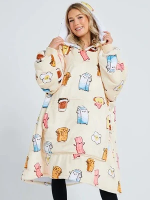 	Breakfast Buddies Oodie - Oversized fleece hoodie med frukostmönster. Supermysig oversized hoodie i ljusbeige fleece med gulligt frukostmönster – mjölk, ägg, bacon, kaffe, toast och våfflor. Stor ficka framtill och fluffigt vitt foder inuti. Perfekt för chill hemma eller när du vill vara extra cozy. Nypris 95€ eller 1 040kr