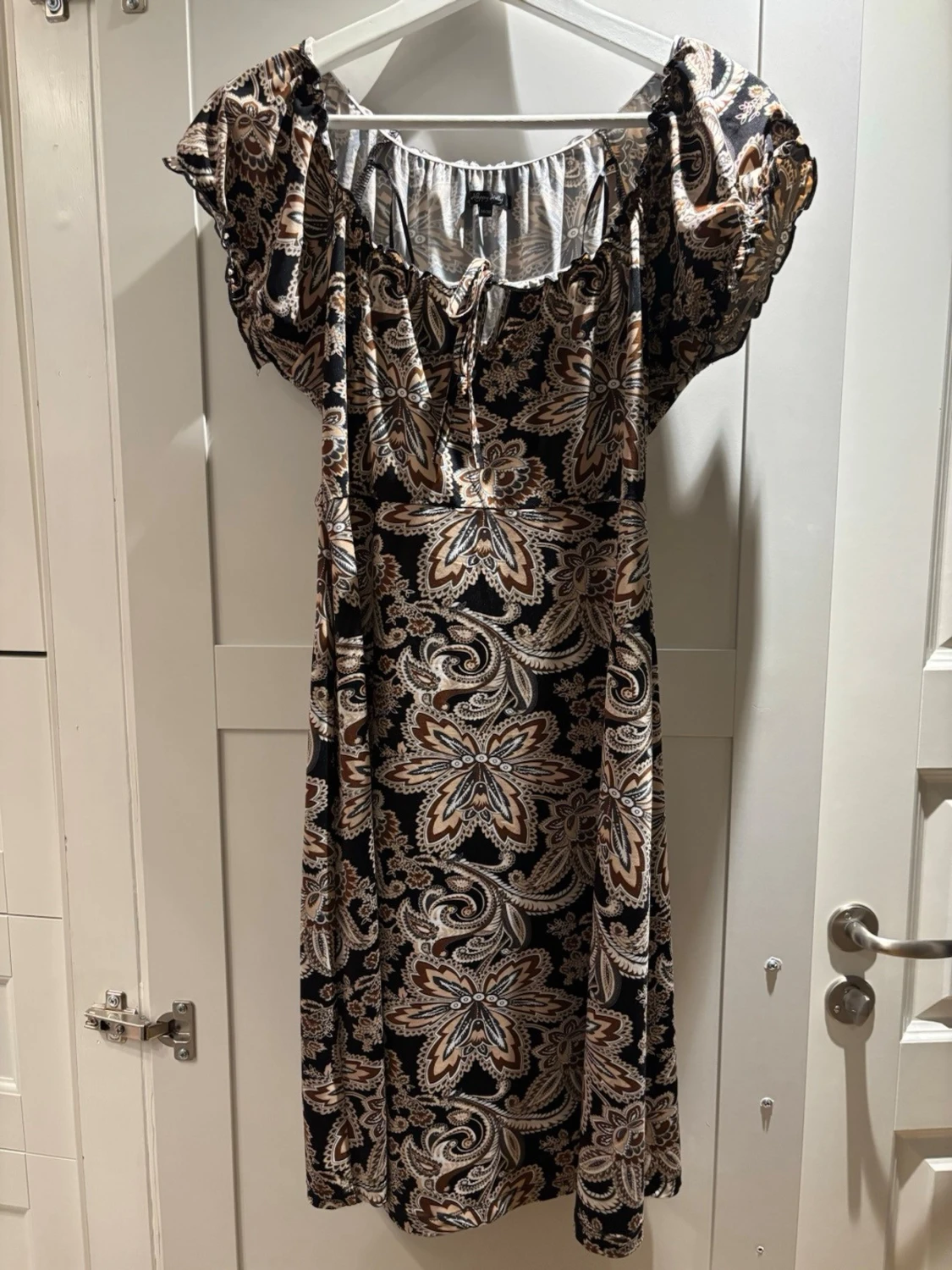 Mönstrad klänning från Happy Holly