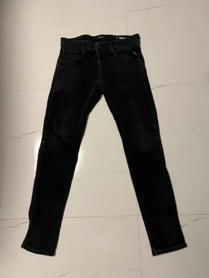 Replay Anbass  - Svarta Replay Anbass jeans    Storlek 31/32