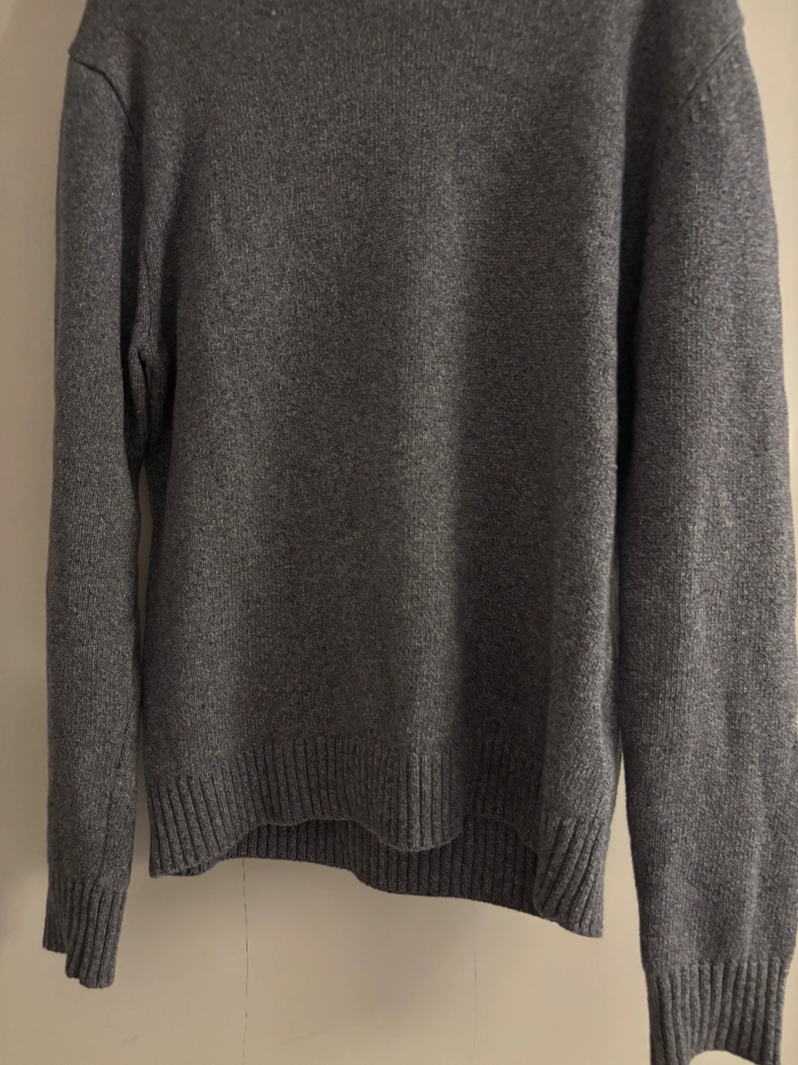 Grå stickad tröja från Massimo Dutti - 1