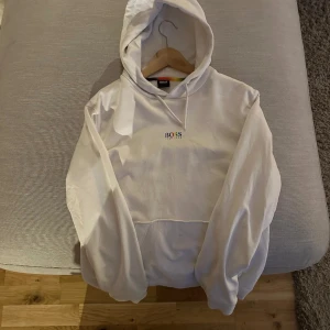 Boss tröja - Boss tröja använt 3-4 gånger som ny.  ny pris 1899kr