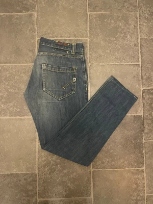 Dondup jeans - •9/10 skick - helt nya✅ •Storlek W32📏 •Inkluderat - jeans👖 •Fraktar inom 24h📦 •Nypris - ca 2700 SEK💸