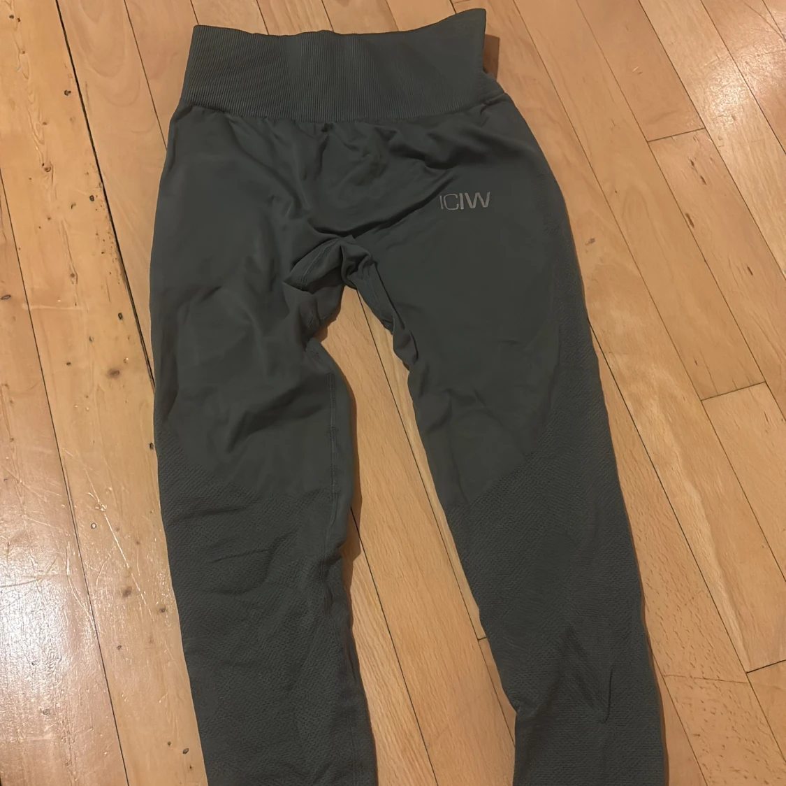 Mörkgröna leggings från ICANIWILL