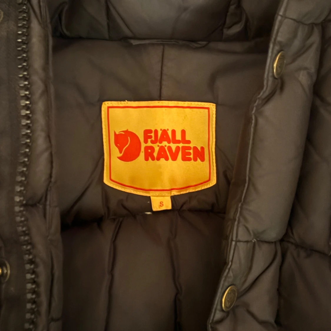 Svart puffjacka från Fjällräven  - 2