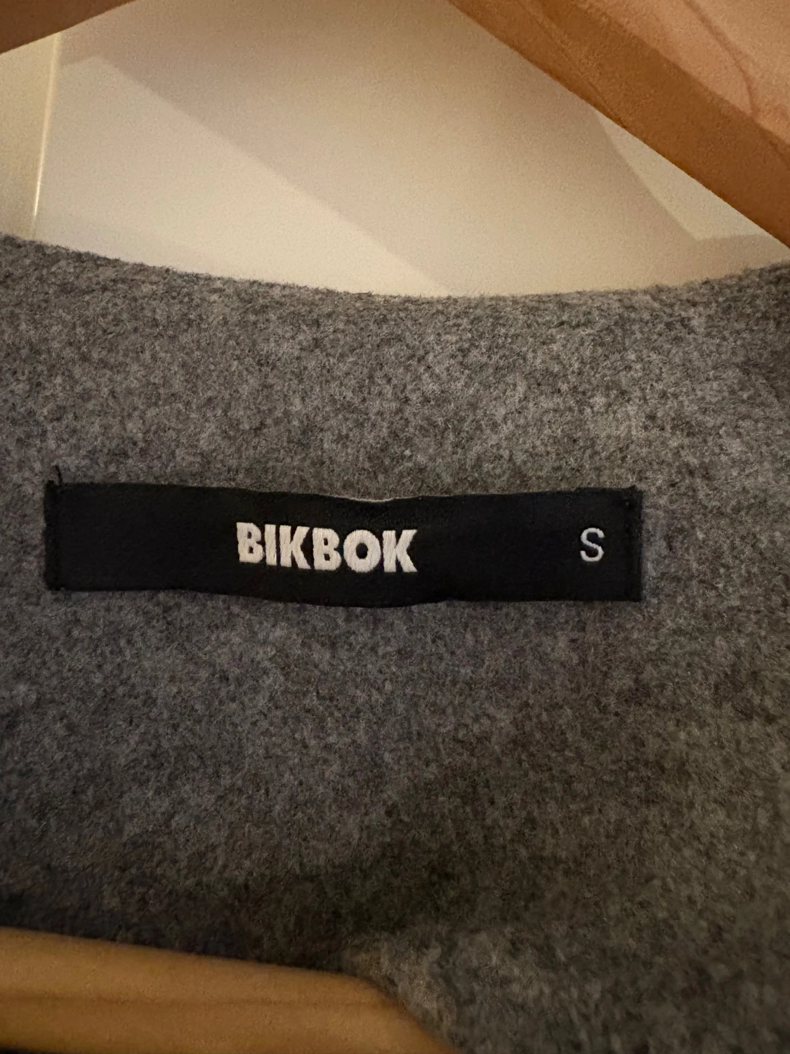 Grå kappa från Bikbok  - 2