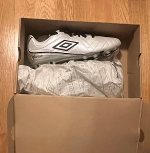 Umbro fotbollsskor  - Nya