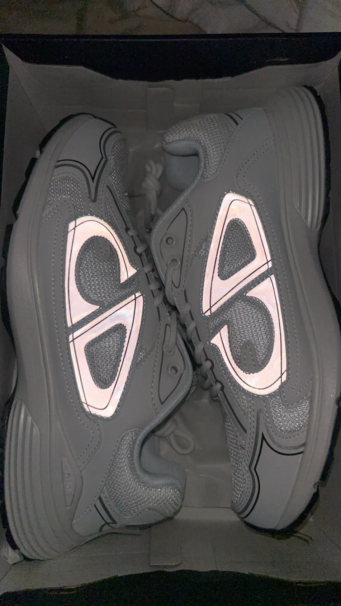 Grå chunky sneakers med reflexdetaljer