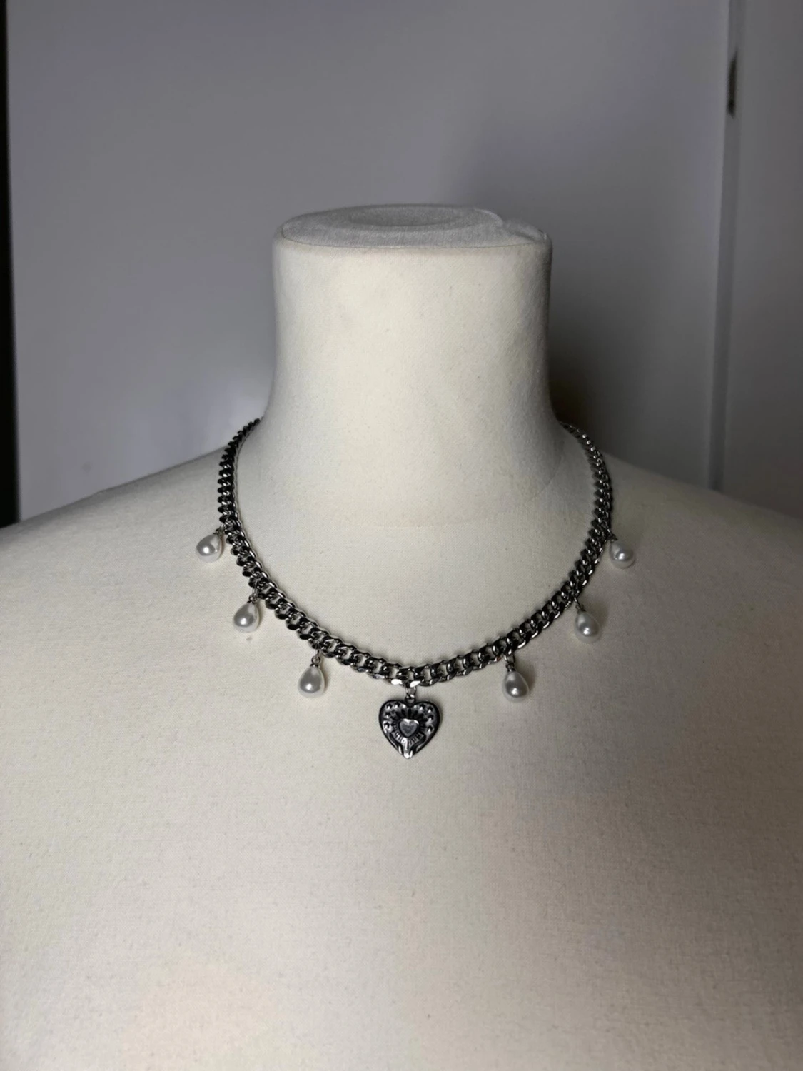 Halsband med pärlor och hjärta silverfärgat  - 2