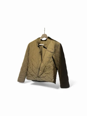 Polo Ralph Lauren -  Säljer en tvärfet jacka från polo Ralph Lauren, Perfekt framåt slutet vintern funkar även nu! Tveka inte bara av er🥂🍾👌