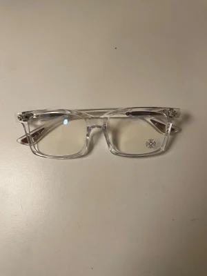 Ingen väska på bilderna - Genomskinliga glasögon från chromehearts i mycket bra skick. Super snygga