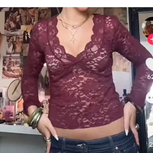 Vinröd spetstopp - Populär vinröd spetstopp från Gina Tricot❣️Använd fåtal gånger