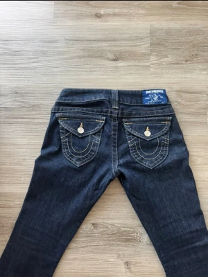 True religion jeans - Snygga true religion jeans som tyvärr inte kommer till någon användning🥰Storlek 26