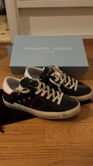 Stilrena philippe model - Stilrena philippe model storlek 40! Nästan nya andvända 1 gång.❣️