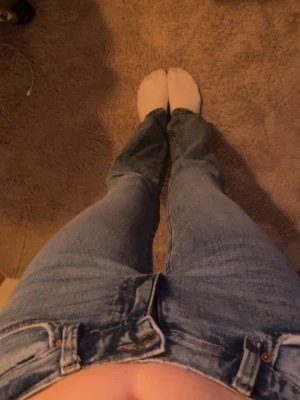 Blå jeans från Gina Tricot, strl 32 - Säljer ett par ljusblå jeans från Gina Tricot i storlek 32. Kommer ej till användning                                       Pris kan diskuteras!