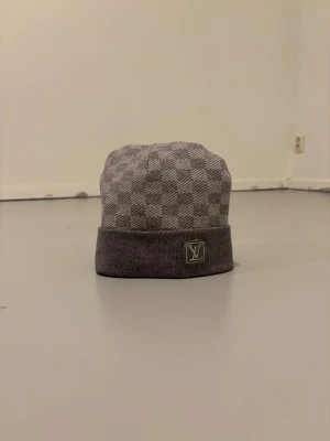 Lw mössa  - I väldigt good skick inte använd så mycket PRIS KAN DUSKITERAS TILL EN DUDER DEAL. 