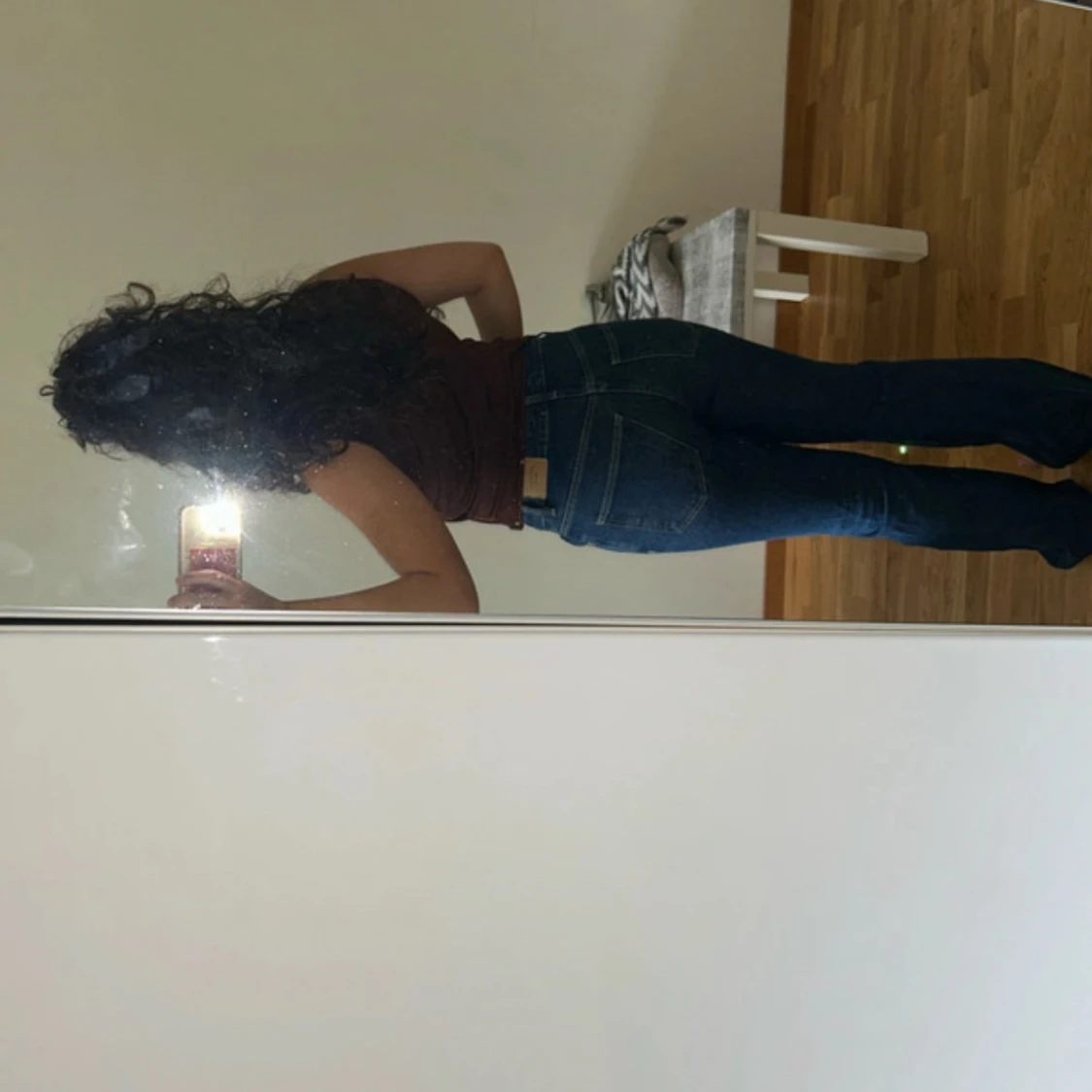 Mörkblåa mid waisted bootcut jeans från Gina tricot  - 2