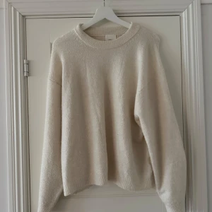 Vit stickad tröja  - Vit stickad tröja som inte kommer till användning 🥰