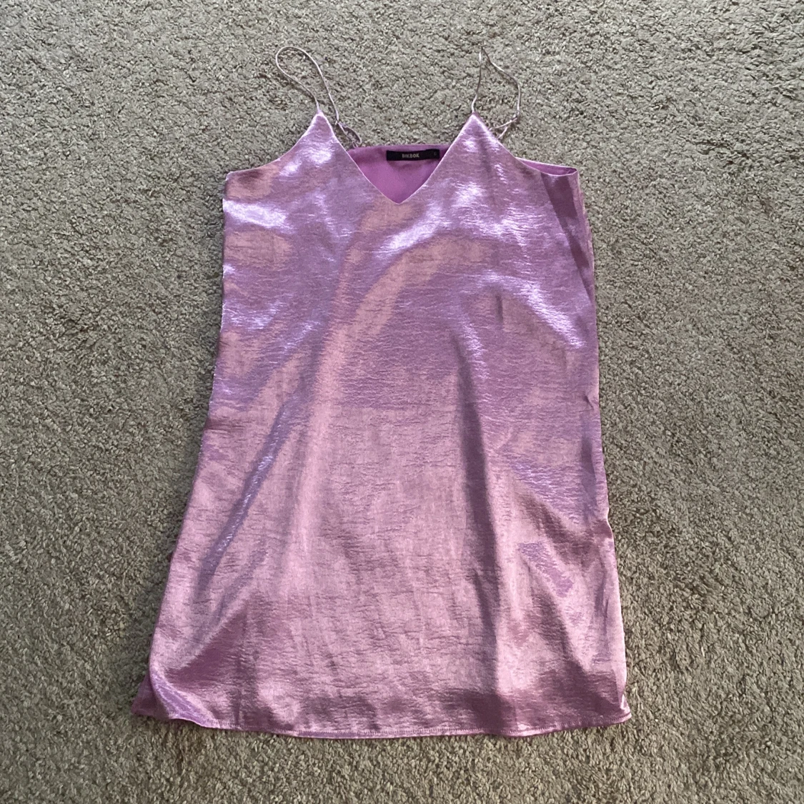 Ljusrosa satin klänning