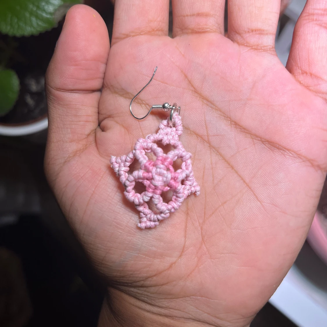 Handgjorda rosa macrame örhängen - 1