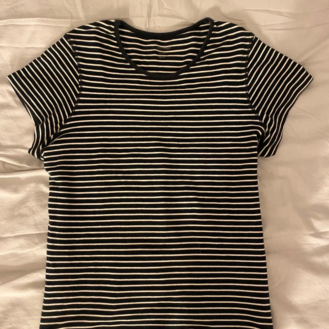 Svartvit randig t-shirt i bomull - 1